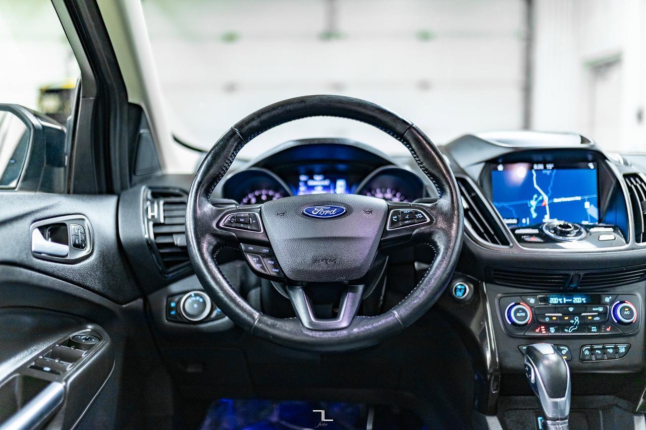 2019 Ford Escape AWD Titanium Nav Roof BCam Red Deer AB