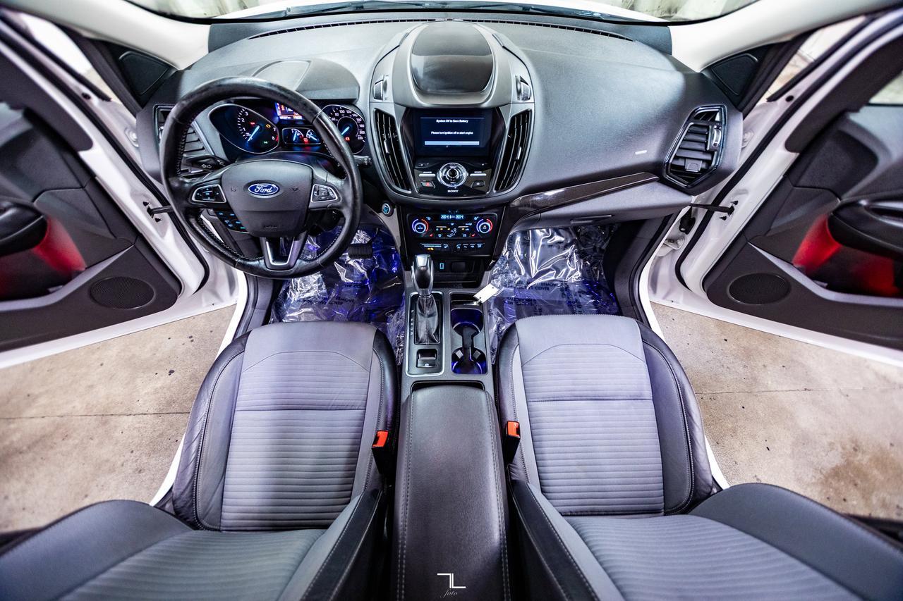 2019 Ford Escape AWD Titanium Nav Roof BCam Red Deer AB