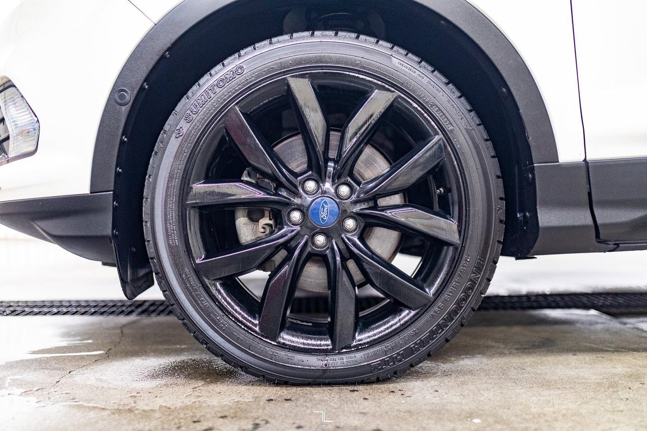 2019 Ford Escape AWD Titanium Nav Roof BCam Red Deer AB