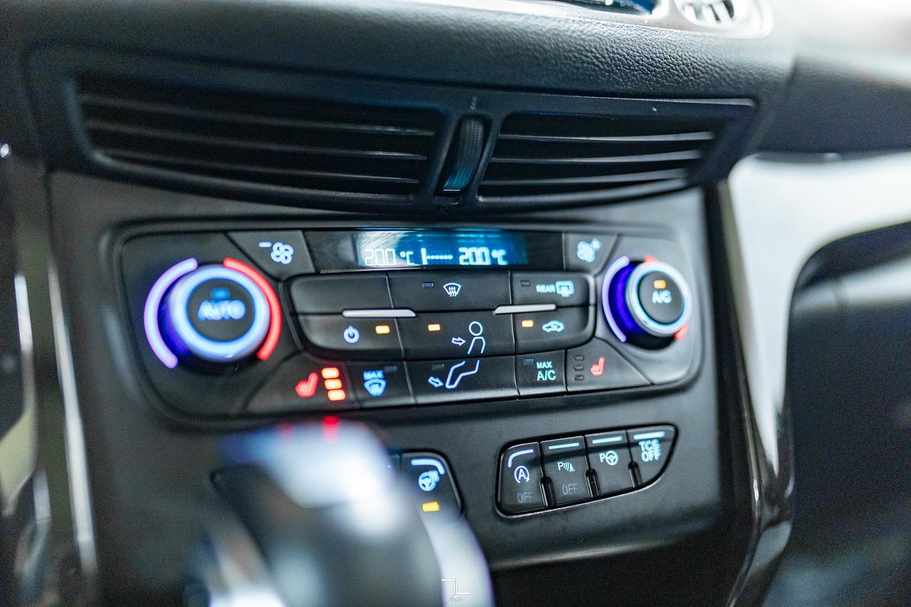 2019 Ford Escape AWD Titanium Nav Roof BCam Red Deer AB