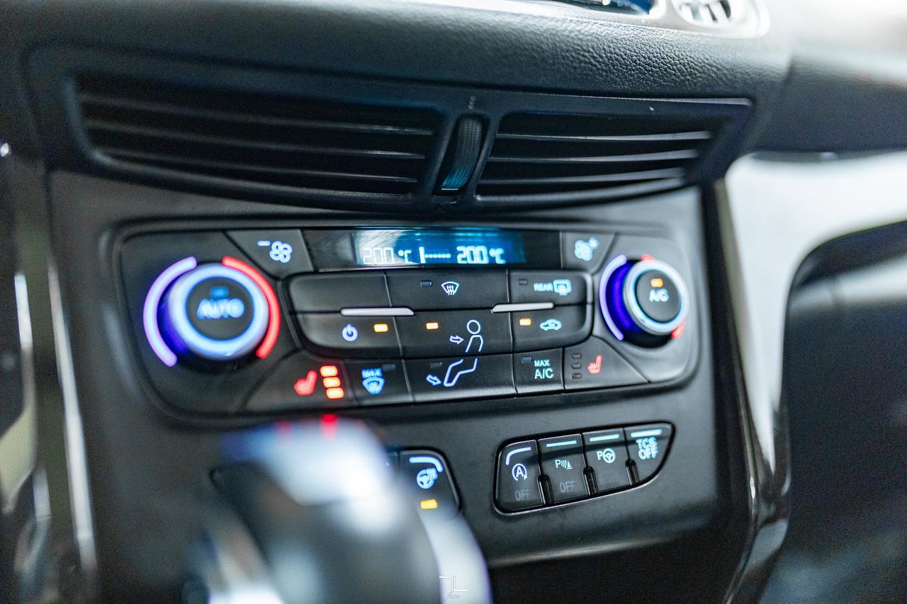 2019 Ford Escape AWD Titanium Nav Roof BCam Red Deer AB