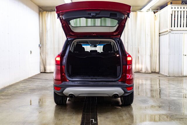 2019 Ford Escape SE BCam Red Deer AB
