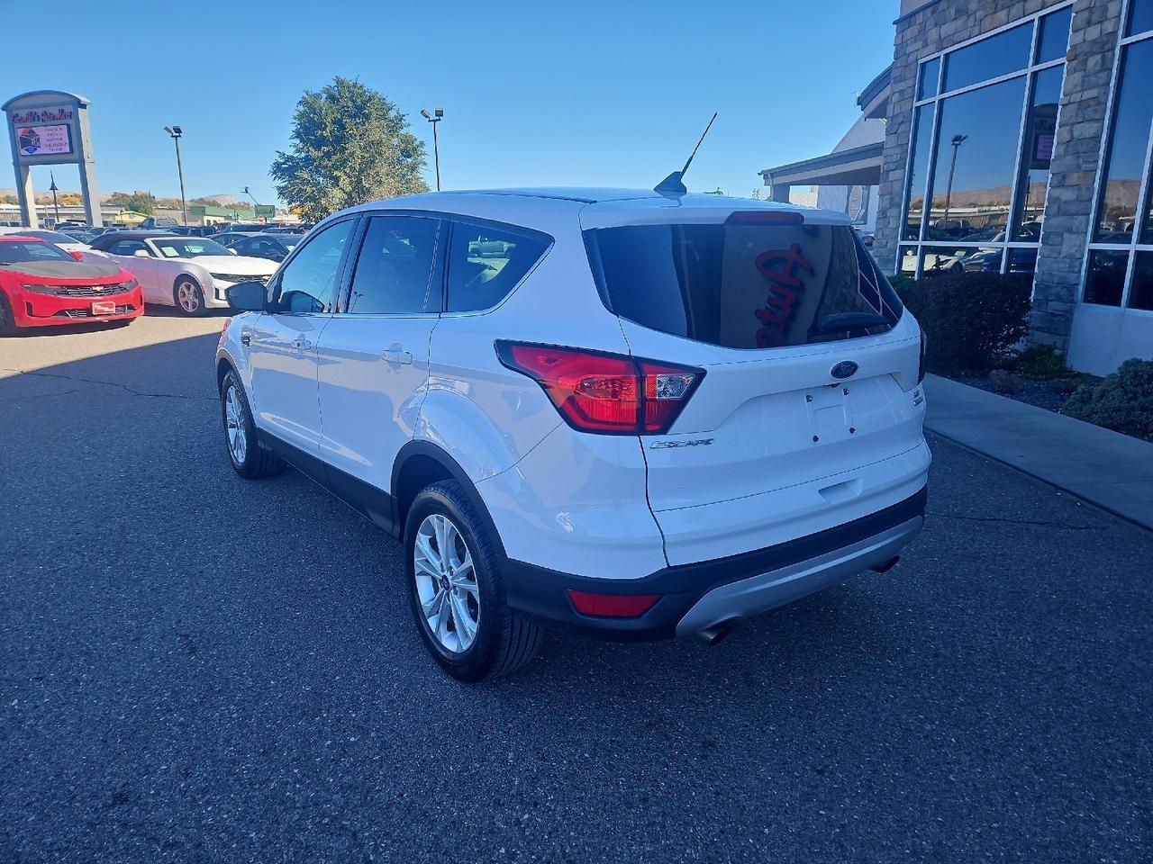 2019 Ford Escape SE photo 2