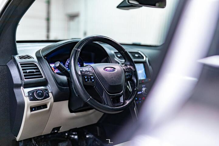 2019 Ford Explorer AWD Limited Leather Roof Nav BCam Red Deer AB 2019 Ford Explorer AWD Limited Leather Roof Nav BCam Red Deer AB