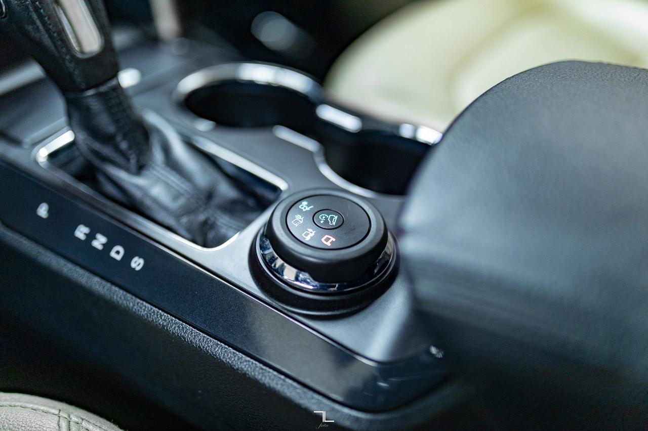 2019 Ford Explorer AWD Limited Leather Roof Nav BCam Red Deer AB