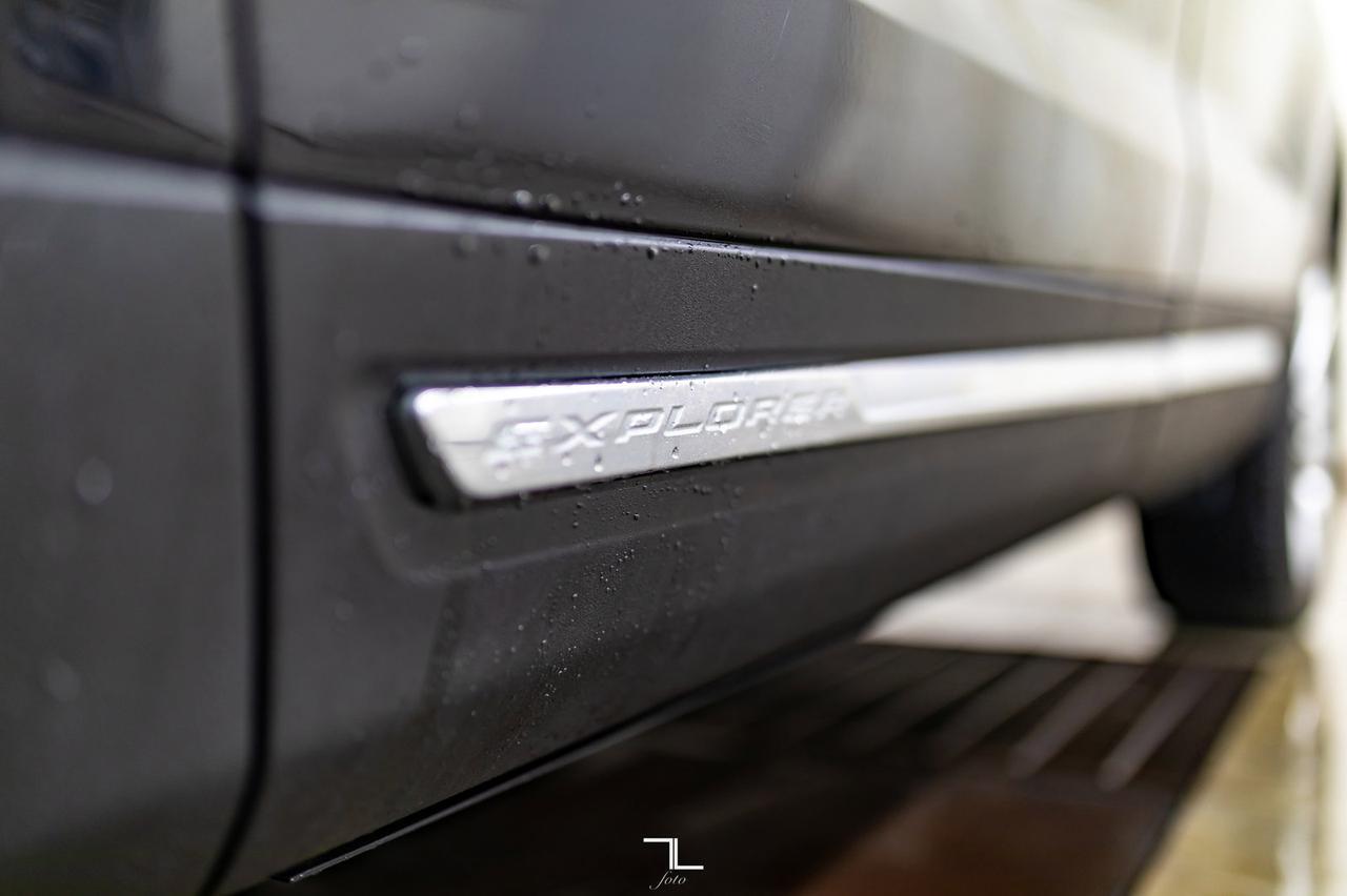 2019 Ford Explorer AWD XLT Leather Roof Nav BCam Red Deer AB