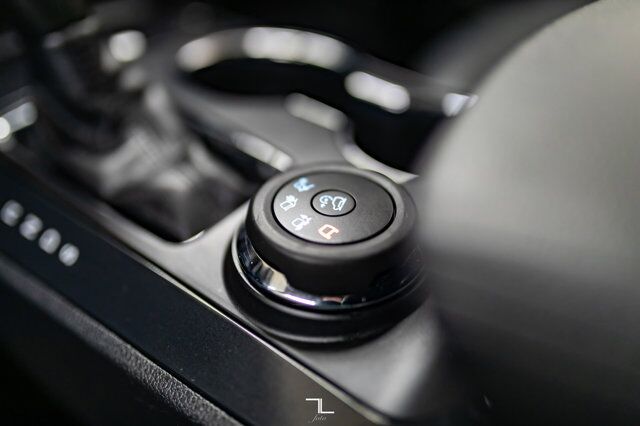 2019 Ford Explorer AWD XLT Leather Roof Nav BCam Red Deer AB