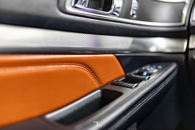 2019 Ford Explorer AWD XLT Leather Roof Nav BCam Red Deer AB