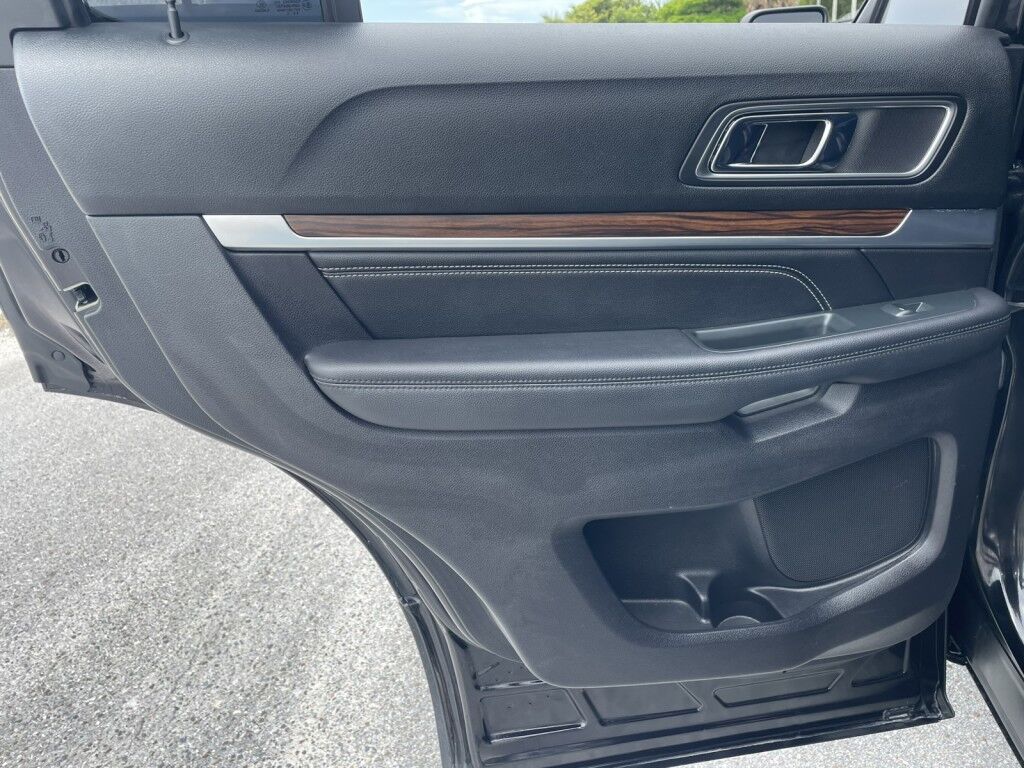 2019 Ford Explorer Limited~CLEAN CARFAX~ONLINE FINANCE~BLUETOOTH~LEATHER SEATS~MOONROOF / SUNROOF~NAVIGATION SYSTEM Sarasota FL