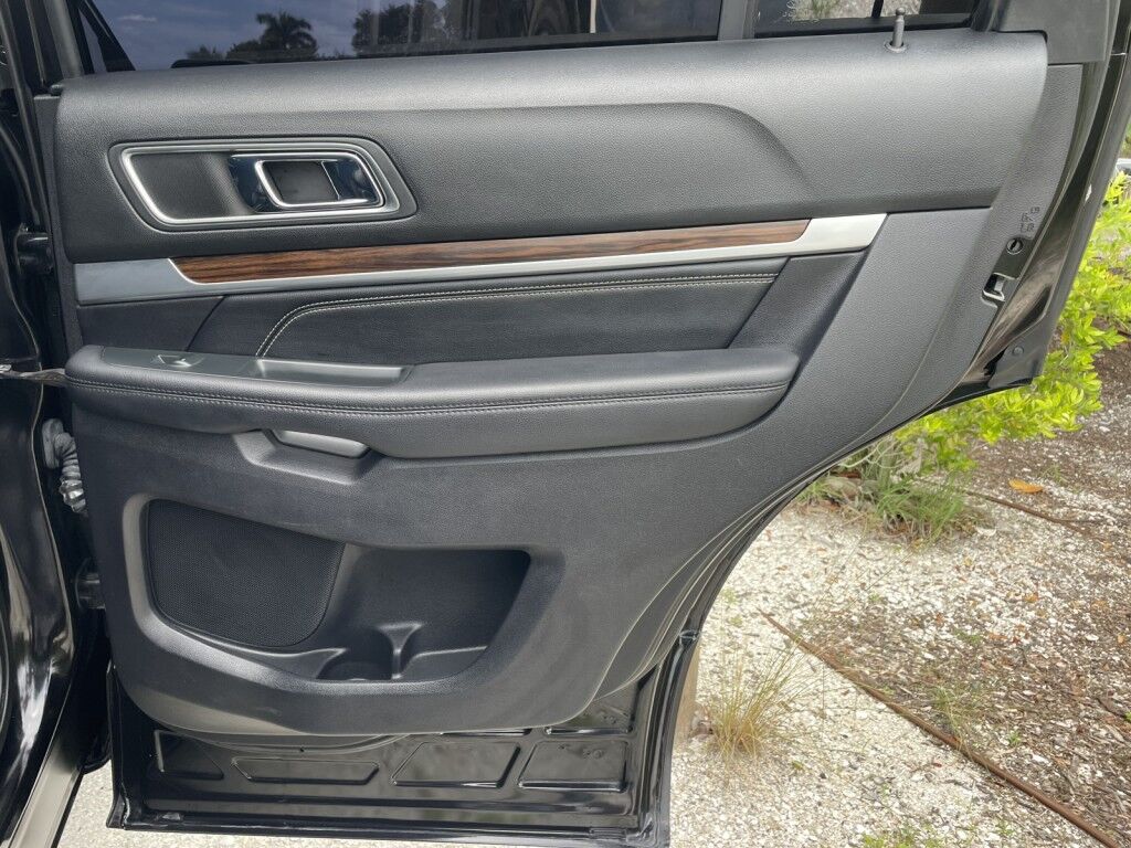 2019 Ford Explorer Limited~CLEAN CARFAX~ONLINE FINANCE~BLUETOOTH~LEATHER SEATS~MOONROOF / SUNROOF~NAVIGATION SYSTEM Sarasota FL