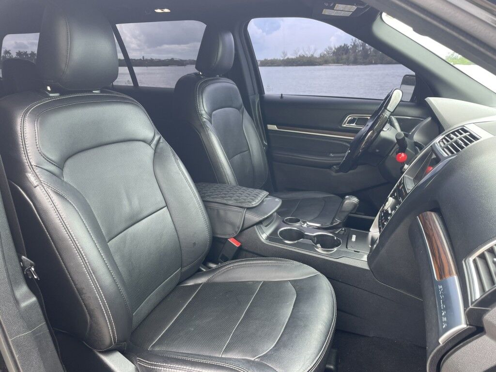 2019 Ford Explorer Limited~CLEAN CARFAX~ONLINE FINANCE~BLUETOOTH~LEATHER SEATS~MOONROOF / SUNROOF~NAVIGATION SYSTEM Sarasota FL