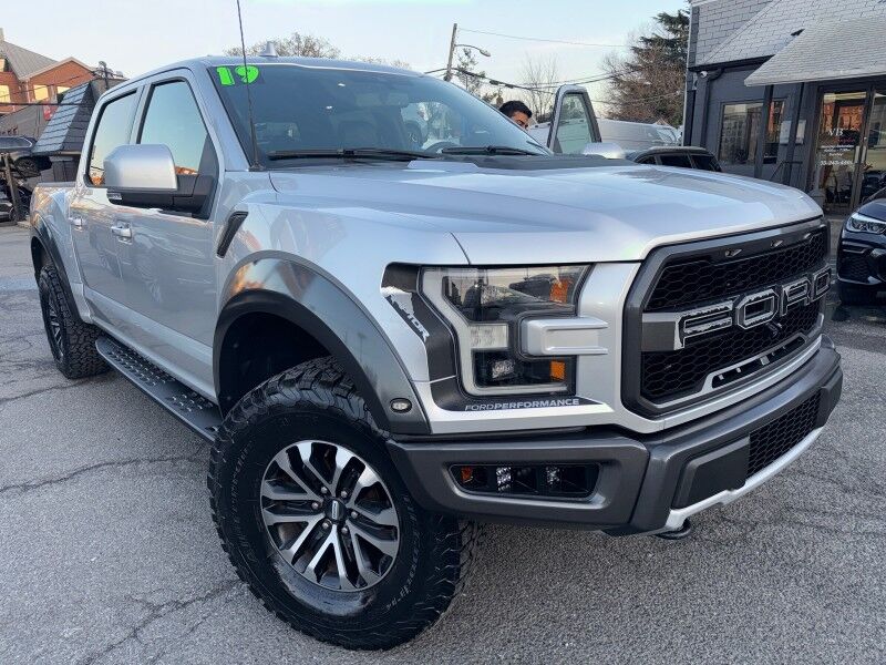 2019 Ford F-150 Raptor SuperCrew 4WD w/ Equipment Group 802A Luxury