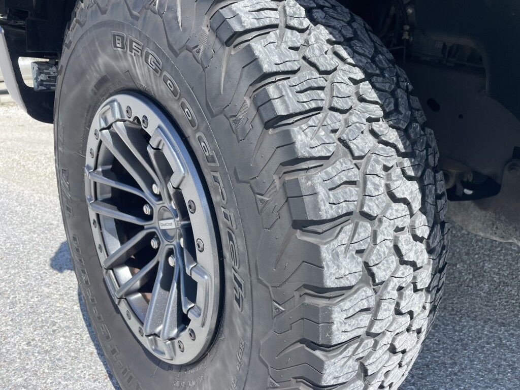 2019 Ford F-150 Raptor~4X4~5.6&apos; BED LENGTH~ADJUSTABLE LUMBAR SUPPORT~APPLE CARPLAY~BLIND SPOT WARNING~CRASH SENSORS~ECOBOOST~LEATHER SEATS~LUXURY PACKAGE~POWER LOCLING TAILGATE~REMOVABLE TAILGATE~TECHNOLOGY PACKAGE~TOW/HAUL MODE Sarasota FL