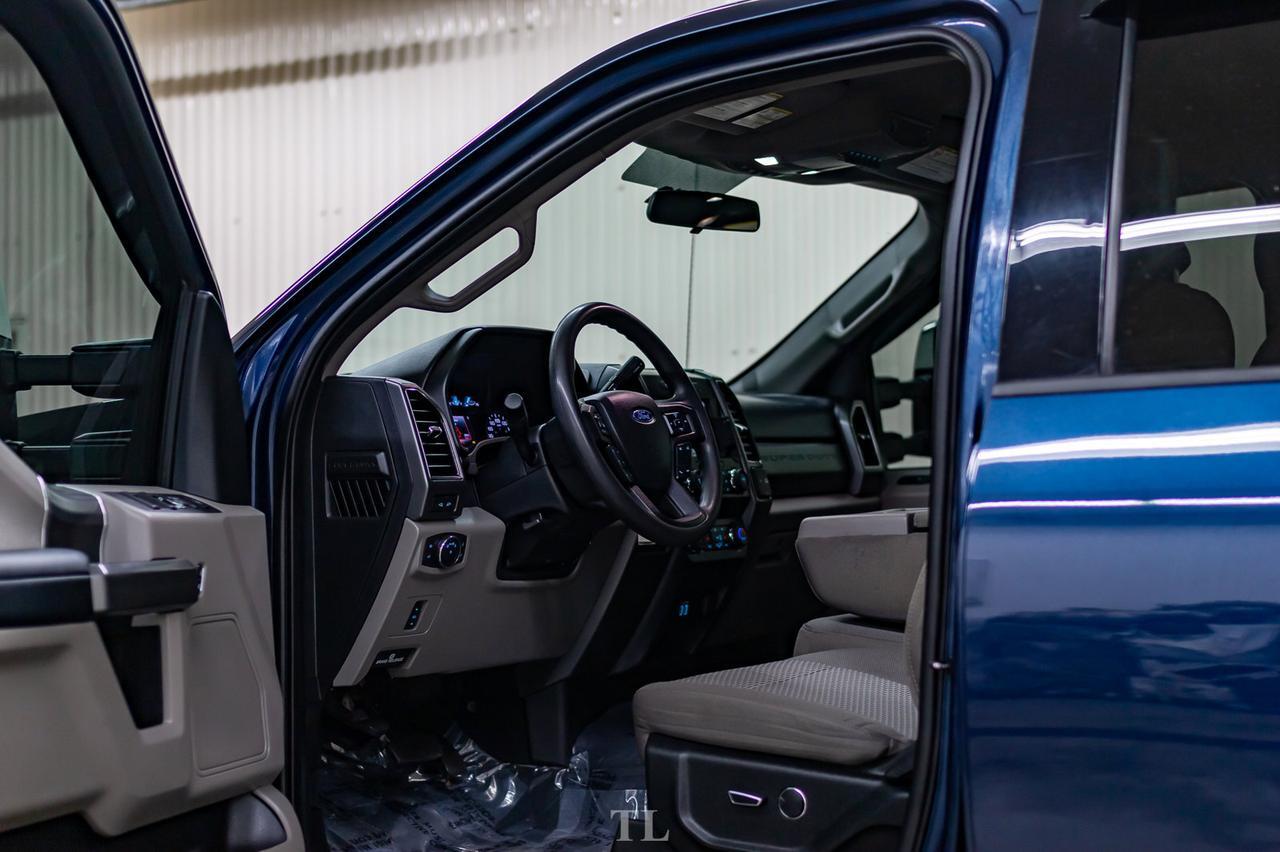 2019 Ford F-250 4x4 Crew Cab XLT Diesel Lift Nav BCam Red Deer AB