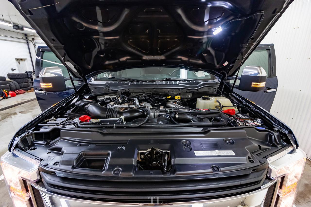 2019 Ford F-250 4x4 Crew Cab XLT Diesel Lift Nav BCam Red Deer AB