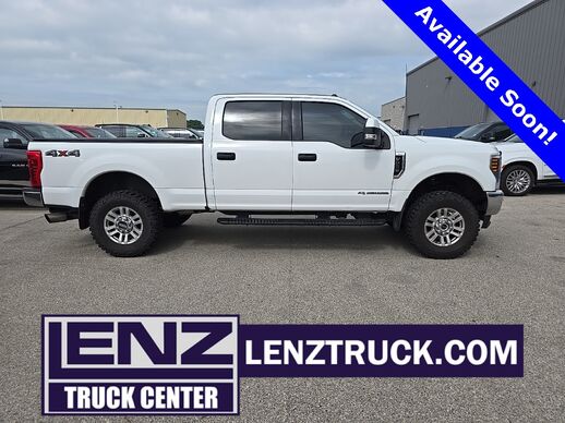 2019_Ford_F-250SD_4x4 Crew Cab XLT_ Fond du Lac WI