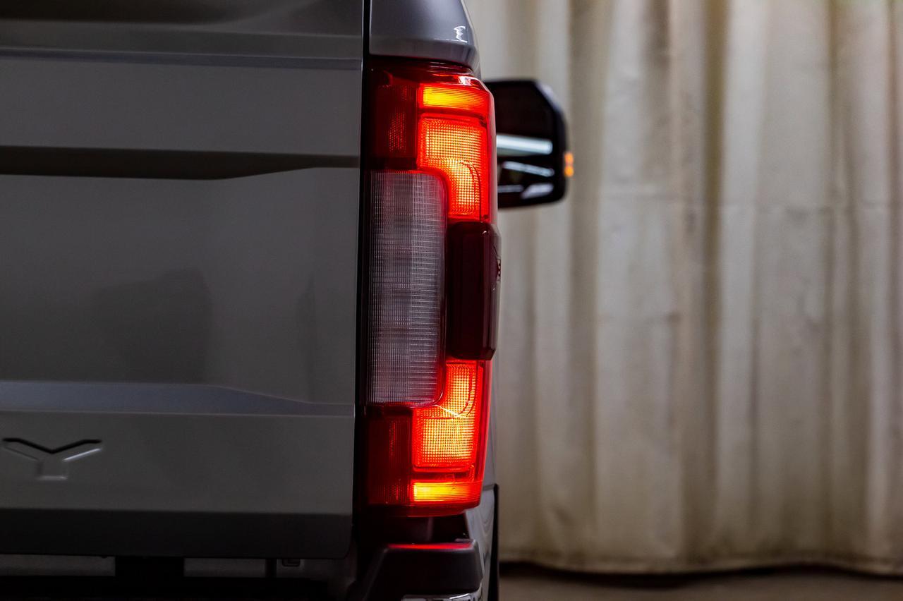 2019 Ford F-350 4x4 Crew Cab Lariat FX4 Diesel Leather Roof Nav BCam Red Deer AB