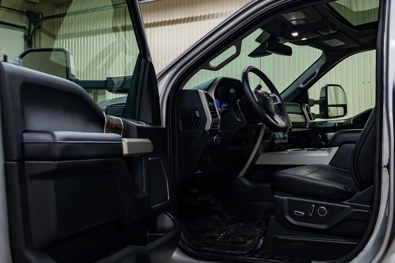 2019 Ford F-350 4x4 Crew Cab Lariat FX4 Diesel Leather Roof Nav BCam Red Deer AB