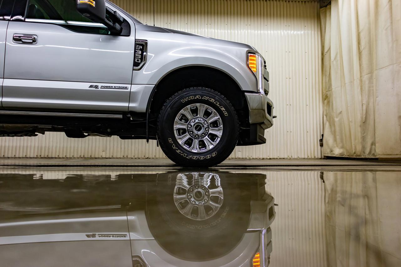 2019 Ford F-350 4x4 Crew Cab Lariat FX4 Diesel Leather Roof Nav BCam Red Deer AB