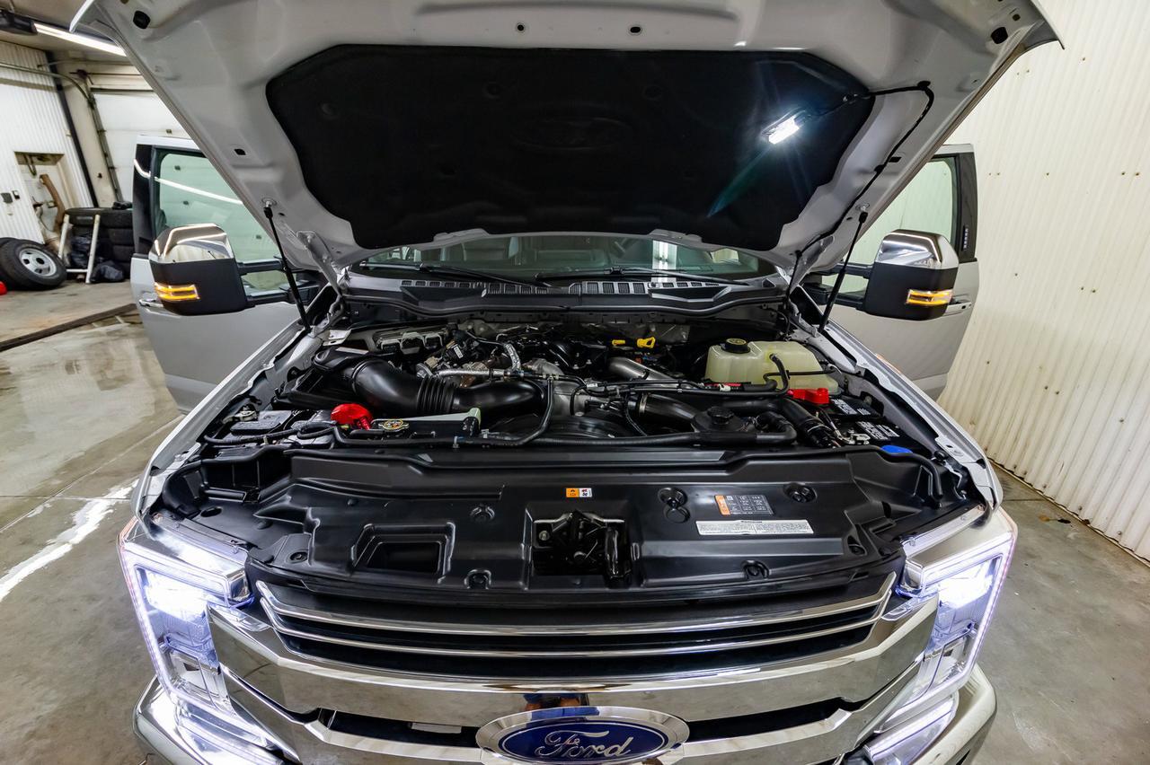 2019 Ford F-350 4x4 Crew Cab Lariat FX4 Diesel Leather Roof Nav BCam Red Deer AB