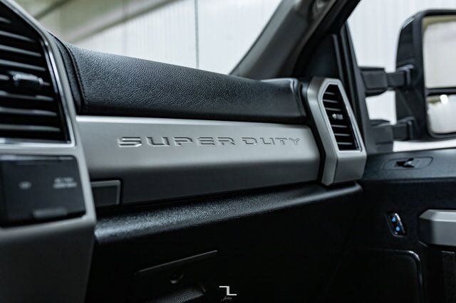 2019 Ford F-350 4x4 Crew Cab Lariat FX4 Diesel Leather Roof Nav Red Deer AB