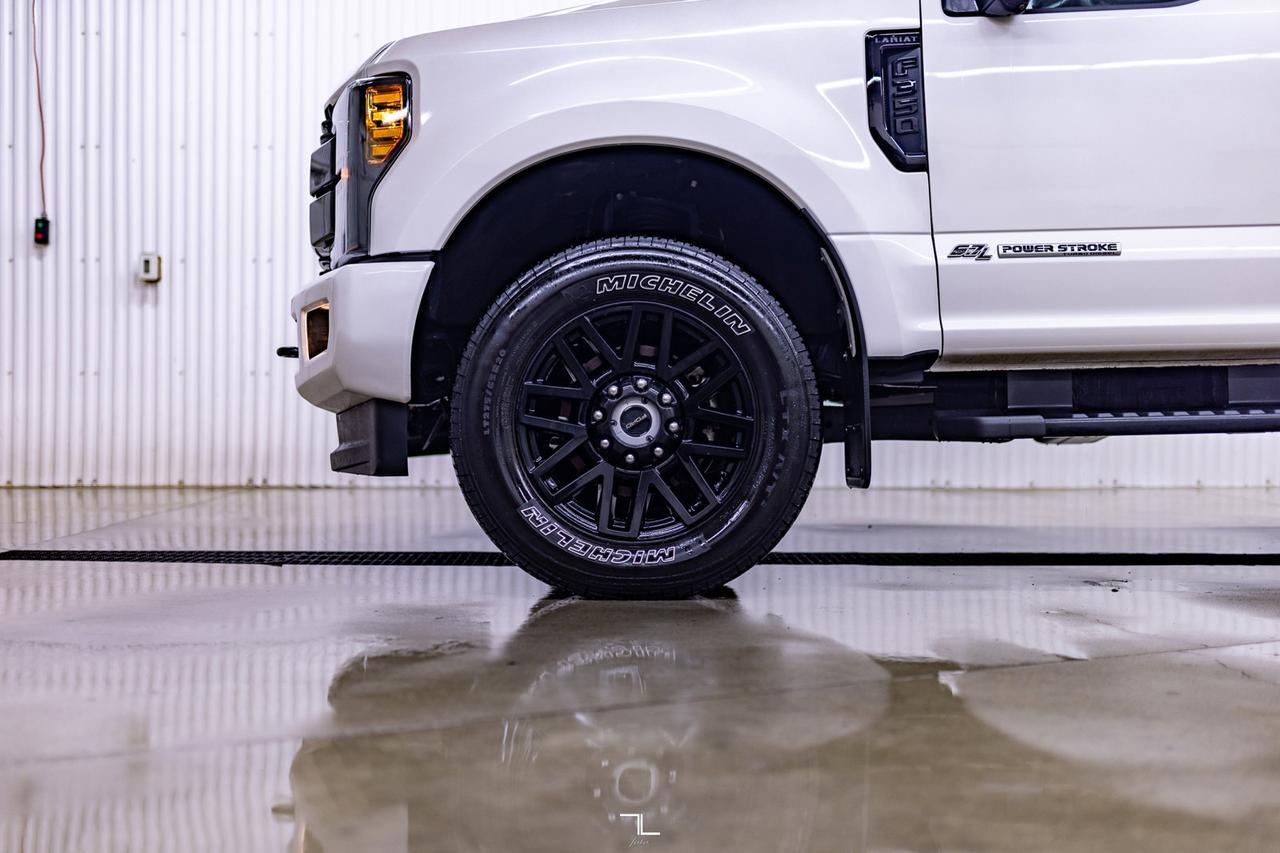 2019 Ford F-350 4x4 Crew Cab Lariat FX4 Diesel Leather Roof Nav Red Deer AB