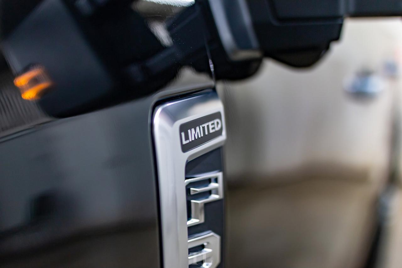 2019 Ford F-350 4x4 Crew Cab Limited Diesel Leather Roof Nav BCam Red Deer AB