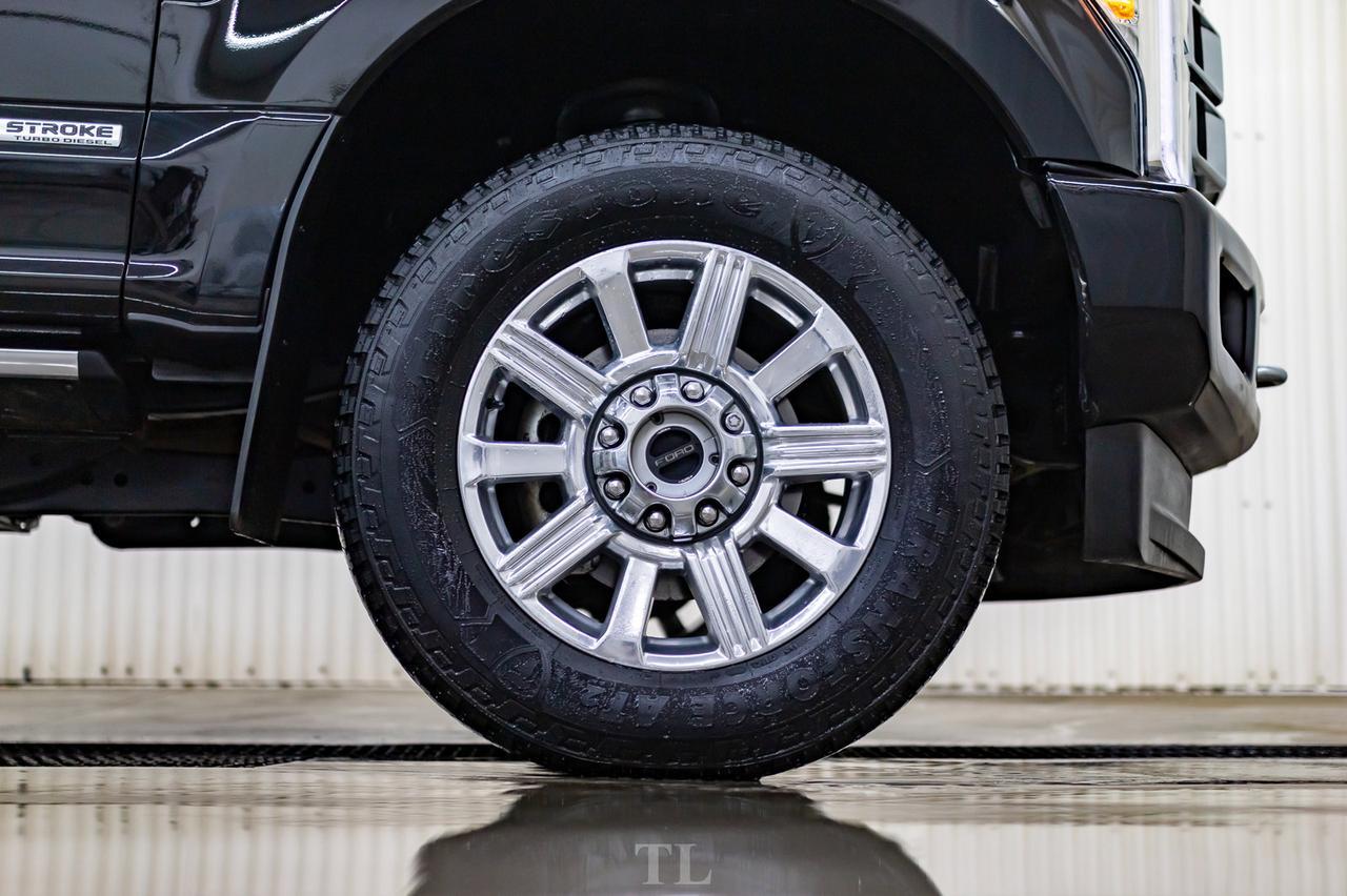 2019 Ford F-350 4x4 Crew Cab Limited Diesel Leather Roof Nav BCam Red Deer AB