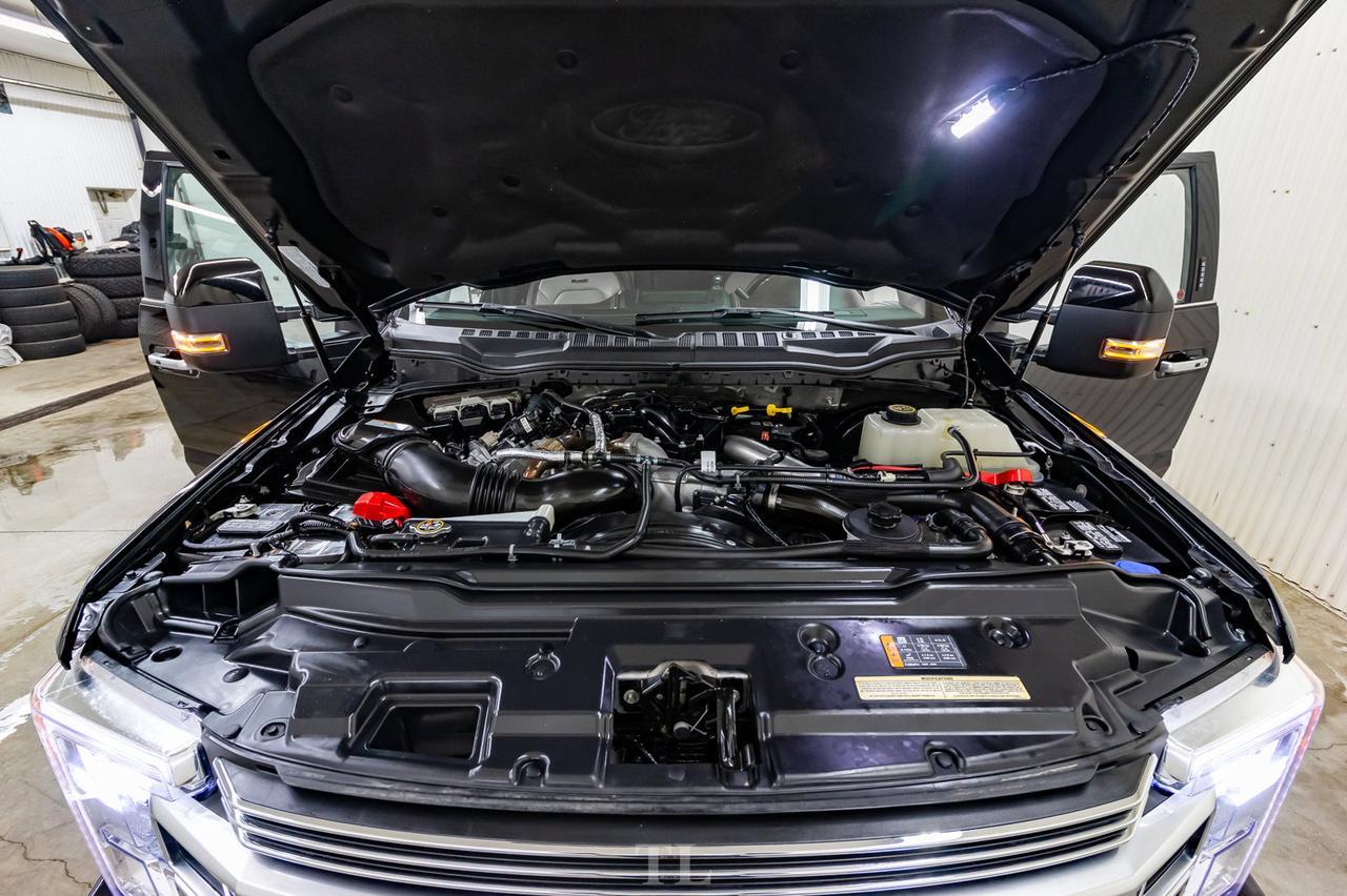 2019 Ford F-350 4x4 Crew Cab Limited Diesel Leather Roof Nav BCam Red Deer AB