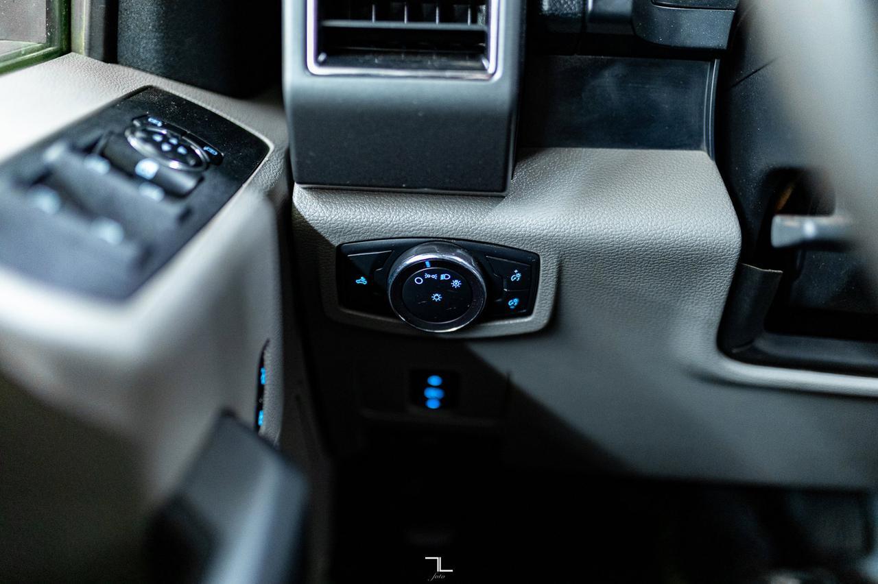 2019 Ford F-350 4x4 Crew Cab XLT Dually Deck Diesel Red Deer AB