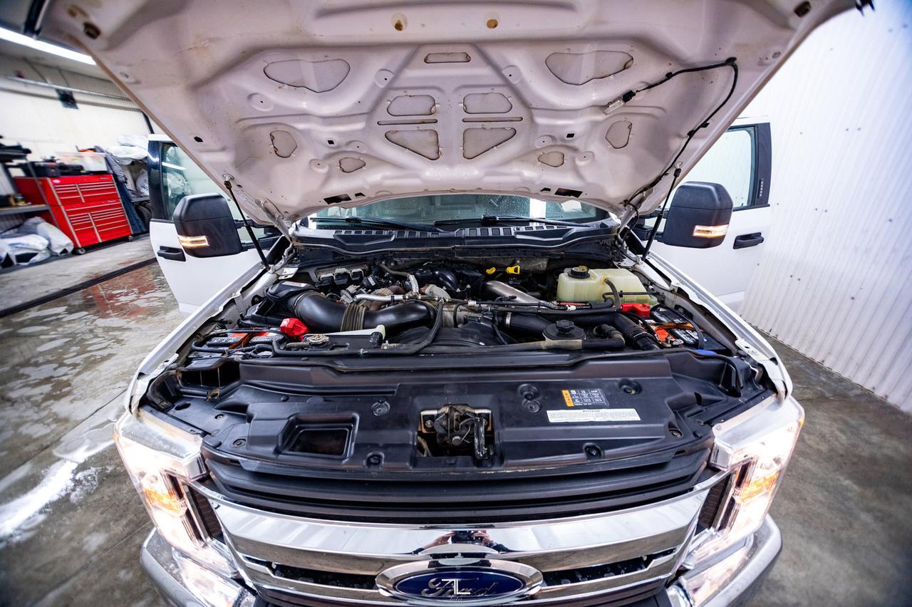 2019 Ford F-350 4x4 Crew Cab XLT Dually Deck Diesel Red Deer AB