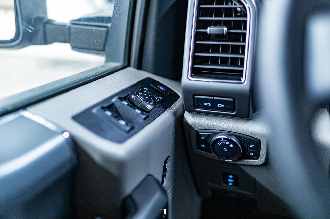 2019 Ford F-350 4x4 Crew Cab XLT Dually Diesel Nav BCam Red Deer AB