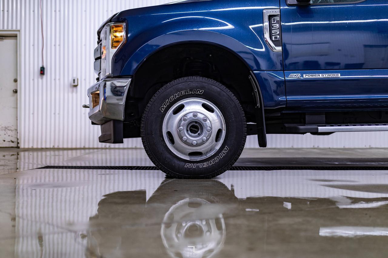 2019 Ford F-350 4x4 Crew Cab XLT Dually Diesel Nav BCam Red Deer AB