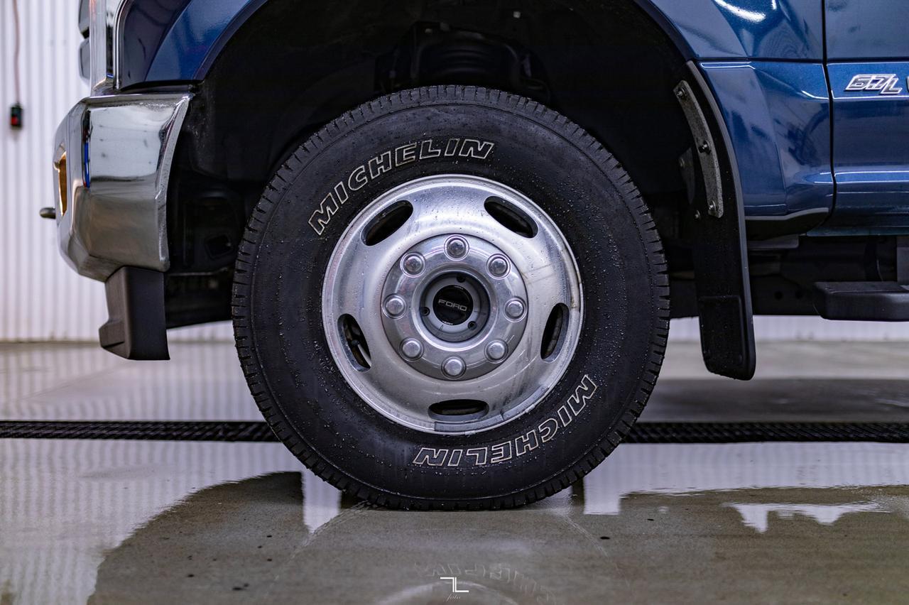 2019 Ford F-350 4x4 Crew Cab XLT Dually Diesel Nav BCam Red Deer AB