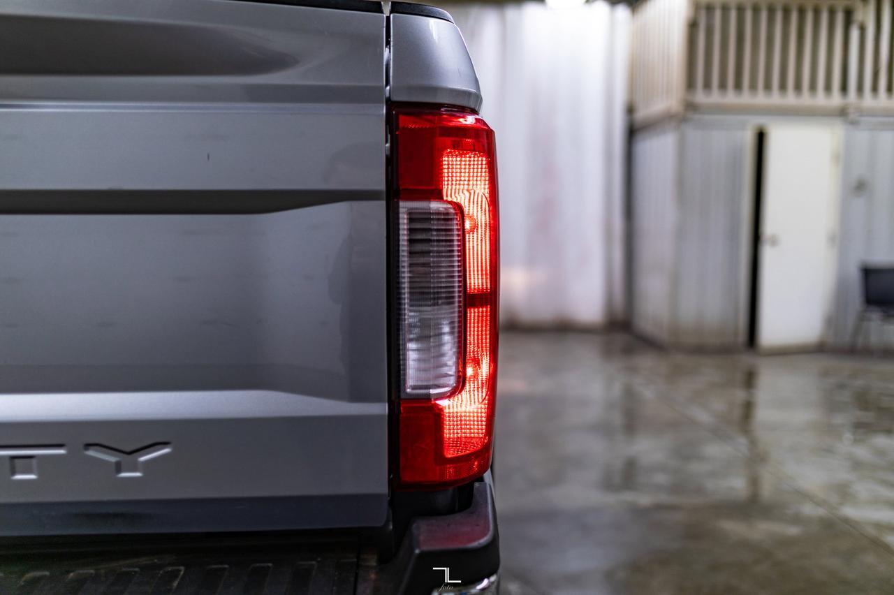 2019 Ford F-350 4x4 Crew Cab XLT FX4 Diesel Nav BCam Red Deer AB