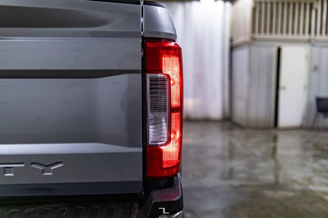 2019 Ford F-350 4x4 Crew Cab XLT FX4 Diesel Nav BCam Red Deer AB