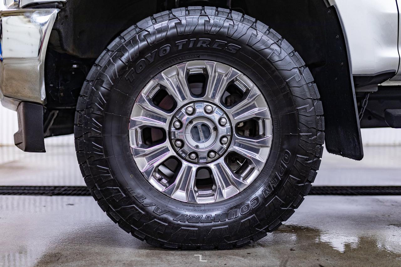 2019 Ford F-350 4x4 Crew Cab XLT FX4 Diesel Nav BCam Red Deer AB