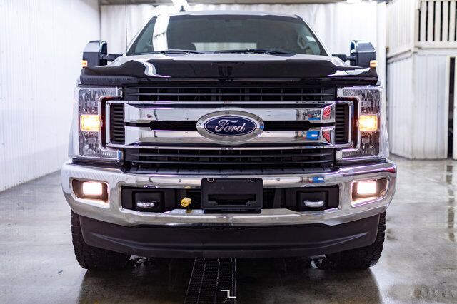 2019 Ford F-350 4x4 Crew Cab XLT FX4 Diesel Nav BCam Red Deer AB