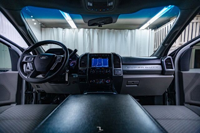 2019 Ford F-350 4x4 Crew Cab XLT FX4 Diesel Nav BCam Red Deer AB