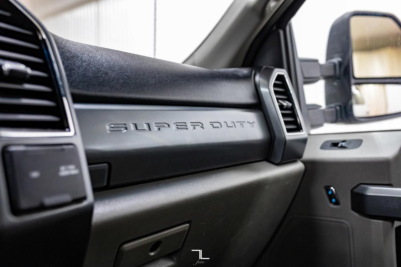 2019 Ford F-350 4x4 Crew Cab XLT FX4 Longbox BCam Red Deer AB