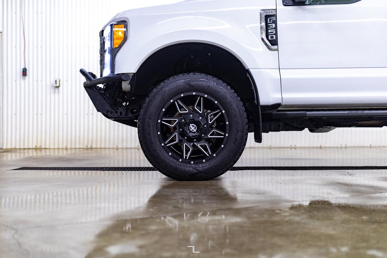 2019 Ford F-350 4x4 Crew Cab XLT Leather BCam Red Deer AB