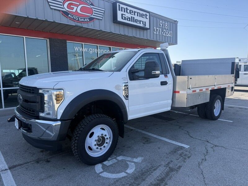 2019 Ford F-450 V10 4x4 Flatbed w/ Lift Gate