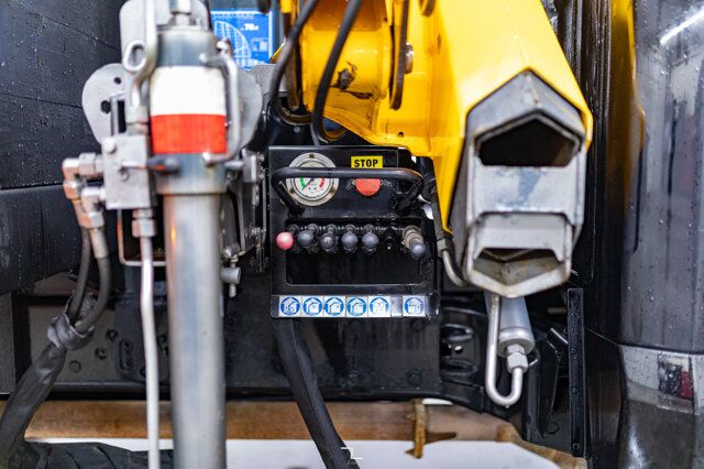 2019 Ford F-550 4x4 Crew Cab XLT Picker Diesel Deck Nav Red Deer AB