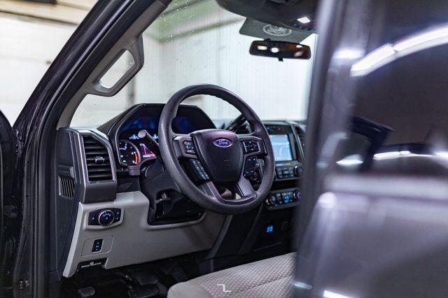 2019 Ford F-550 4x4 Crew Cab XLT Picker Diesel Deck Nav Red Deer AB