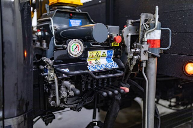 2019 Ford F-550 4x4 Crew Cab XLT Picker Diesel Deck Nav Red Deer AB