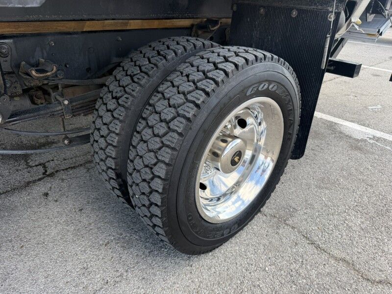 2019 Ford F-550 V10 4x4 Stake Flatbed w/ Lift Gate 79k mi's XL Collinsville OK