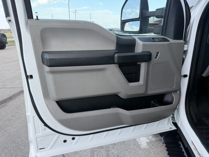 2019 Ford F-550 V10 4x4 Stake Flatbed w/ Lift Gate 79k mi's XL Collinsville OK