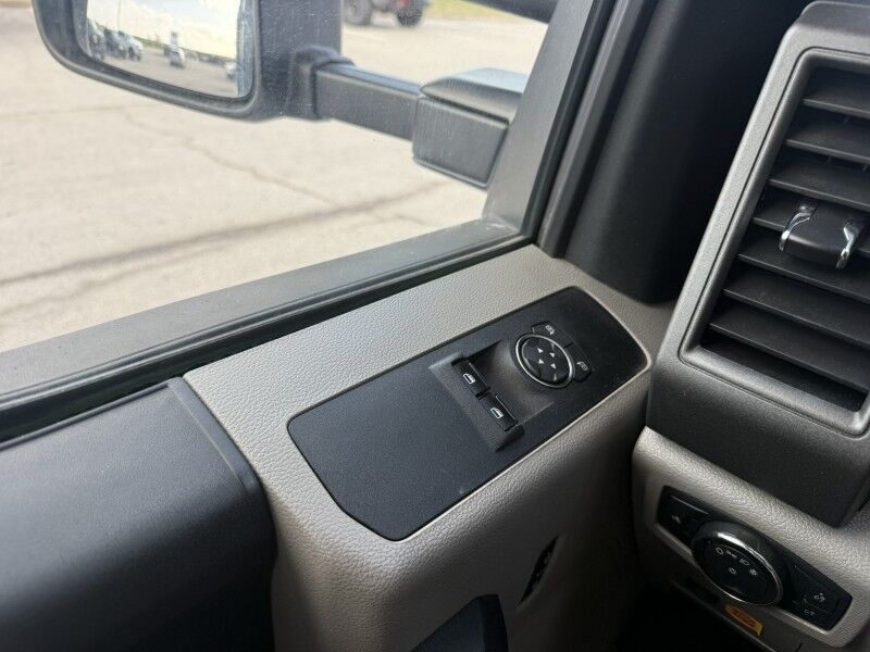 2019 Ford F-550 V10 4x4 Stake Flatbed w/ Lift Gate 79k mi's XL XL Collinsville OK