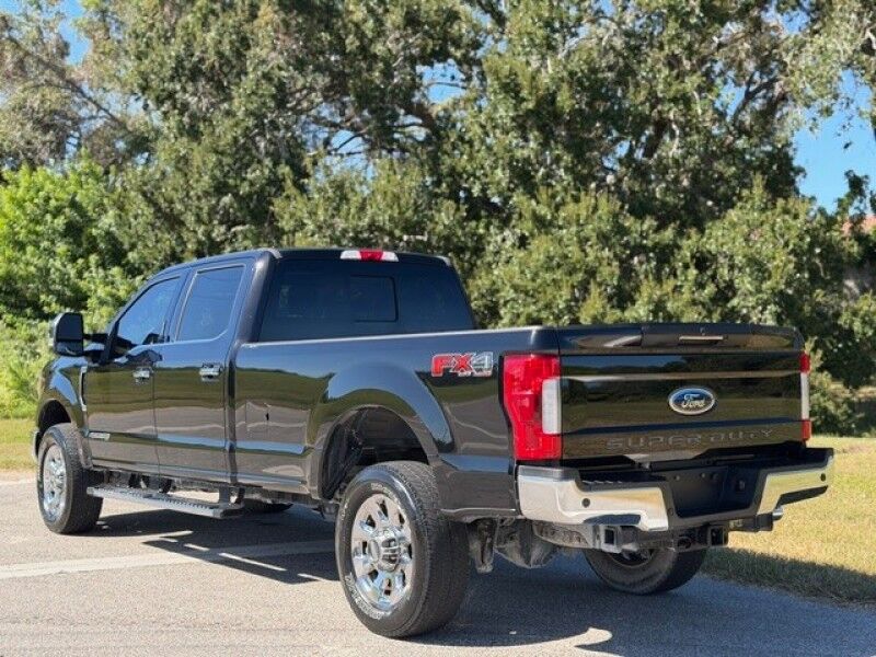 2019 Ford F-350 Lariat photo 4
