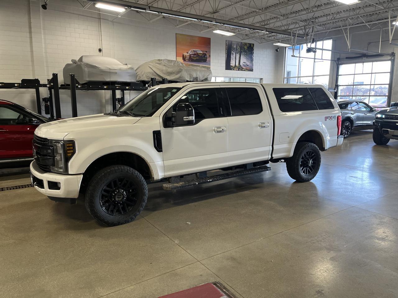 2019 Ford Super Duty F-250 SRW F-250 Lariat FX4 Crew Cab 4WD 6.2L V8 w/UltimateSportPkg Nav HtdCldMemLthr 20sBlackWheels